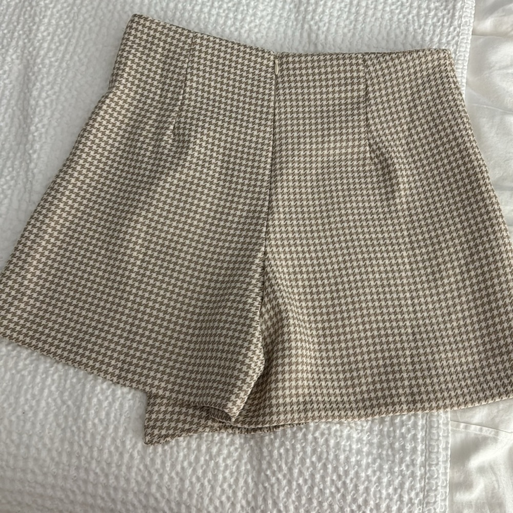 Tan/Cream Houndstooth Skort - Picture 4 of 7